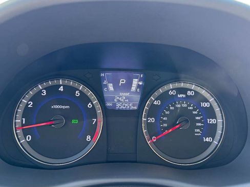 Used 2013 Hyundai Accent GLS image 23