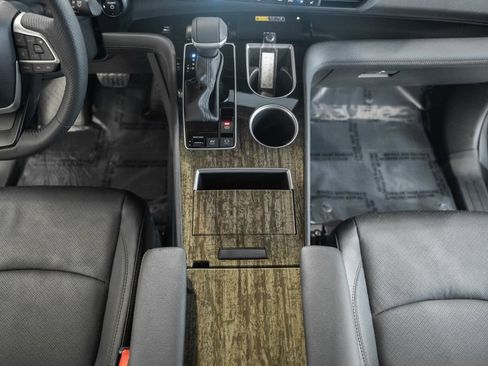 Used 2025 Toyota Sienna Limited AWD/4WD image 27