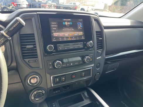 Used 2024 Nissan Titan SV w/ SV Convenience Package image 9
