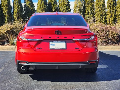 Used 2025 Toyota Camry SE image 7