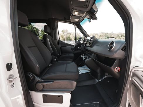 Used 2026 Mercedes-Benz Sprinter 2500 image 32