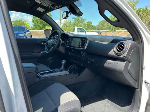 Certified 2023 Toyota Tacoma TRD Off-Road AWD/4WD image 28
