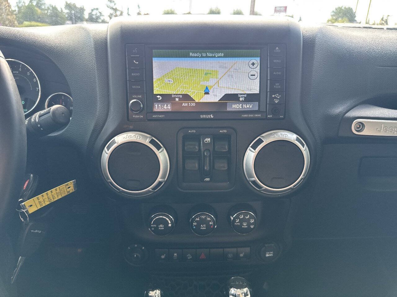 Used 2016 Jeep Wrangler Unlimited Sahara w/ Connectivity Group AWD/4WD image 34