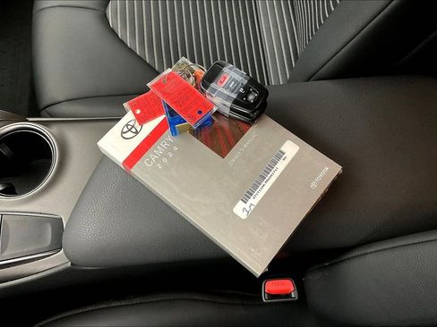 Used 2024 Toyota Camry SE image 14