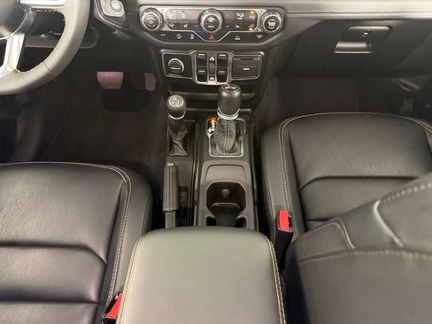 Used 2024 Jeep Wrangler Unlimited Sahara AWD/4WD image 17
