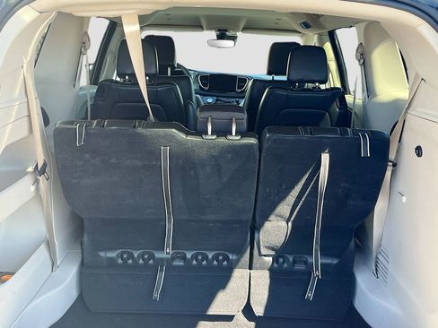 Used 2024 Chrysler Pacifica Touring-L FWD image 25