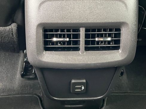 Used 2024 GMC Terrain SLT image 15