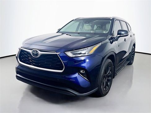 Used 2023 Toyota Highlander XLE image 5