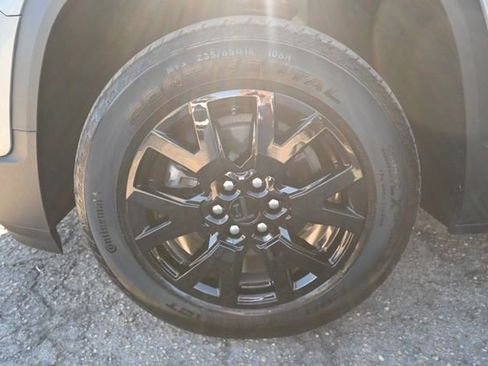 Used 2023 GMC Acadia SLE w/ Driver Convenience Package image 26