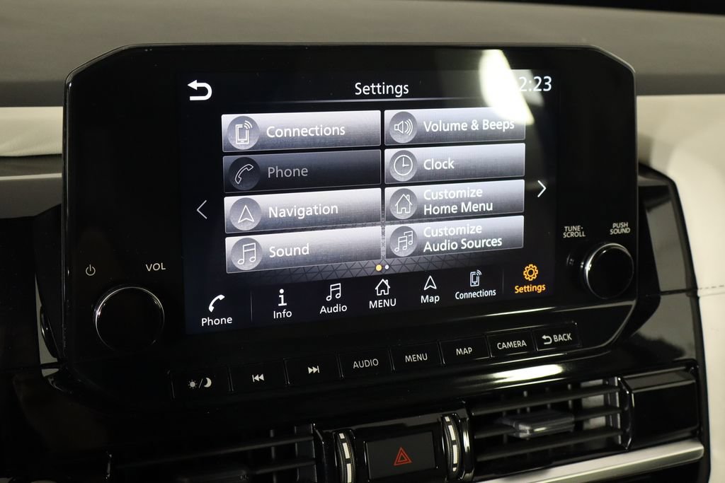Used 2024 Nissan Pathfinder SL w/ Black Appearance Package FWD image 32