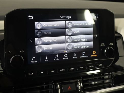 Used 2024 Nissan Pathfinder SL w/ Black Appearance Package FWD image 32