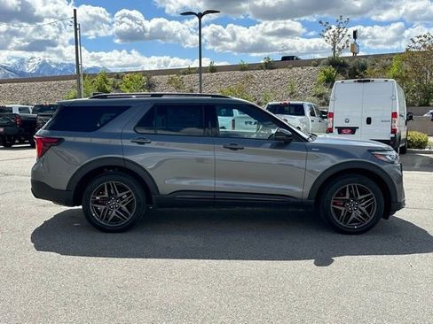 Used 2025 Ford Explorer ST-Line w/ ST-Line Street Pack AWD/4WD image 10