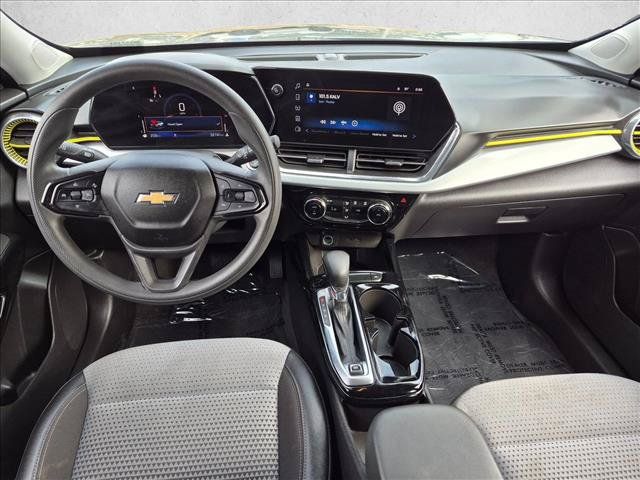 Used 2025 Chevrolet Trax LT FWD image 22