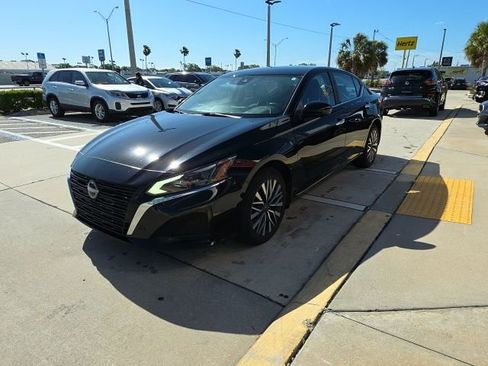 Used 2023 Nissan Altima 2.5 SV image 8