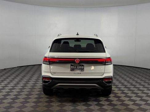 Used 2026 Volkswagen Taos SE FWD image 10