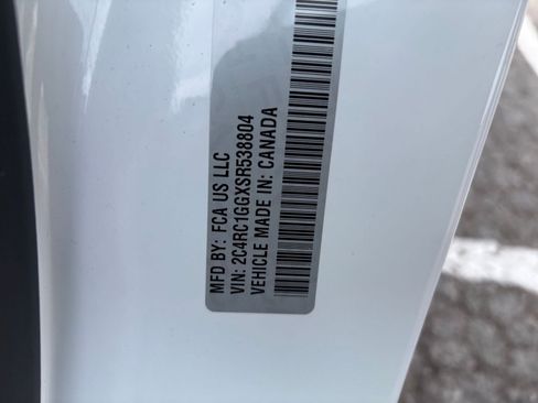 Used 2025 Chrysler Pacifica Limited image 34