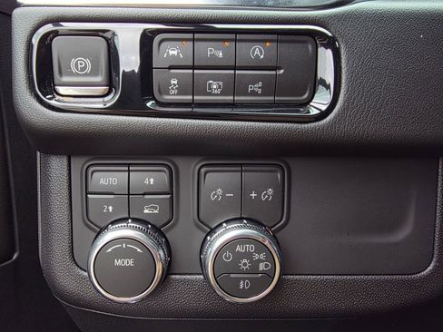 New 2026 GMC Yukon XL Denali w/ Sun & Power Step Package AWD/4WD image 13