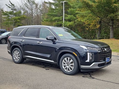 Used 2023 Hyundai Palisade SEL w/ Cargo Package image 2