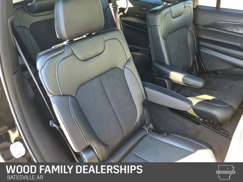 Used 2025 Jeep Grand Cherokee L Altitude w/ Trailer Tow Package image 31