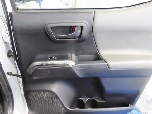 Used 2019 Toyota Tacoma SR5 RWD image 26