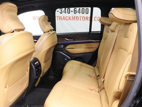 Used 2023 Jeep Grand Cherokee Summit w/ Luxury Tech Group V AWD/4WD image 19