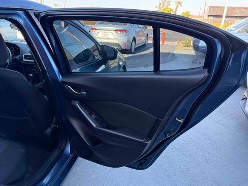 Used 2017 MAZDA MAZDA3 Sport FWD image 30