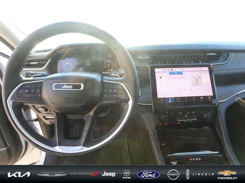 Used 2023 Jeep Grand Cherokee L Limited w/ Luxury Tech Group II image 13