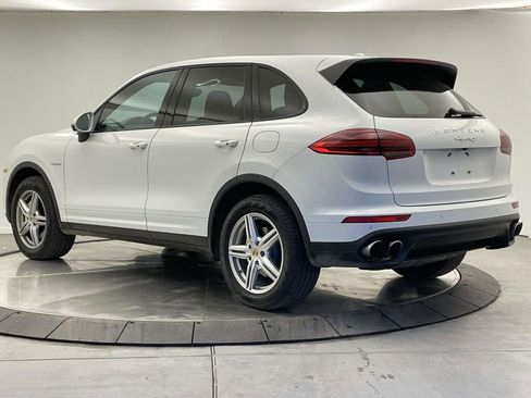 Used 2016 Porsche Cayenne S image 3