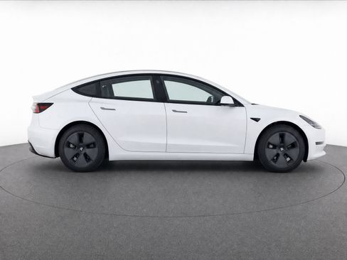 Used 2023 Tesla Model 3 Standard Range RWD image 2