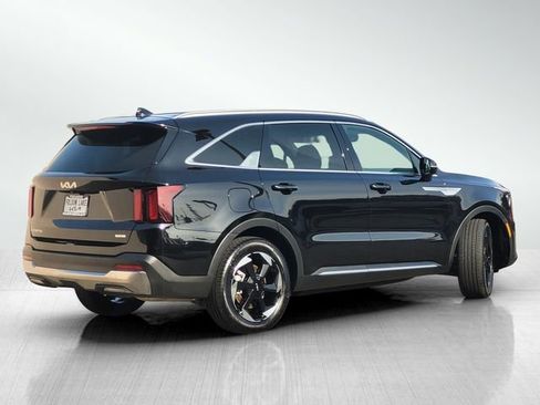 Used 2025 Kia Sorento EX image 4