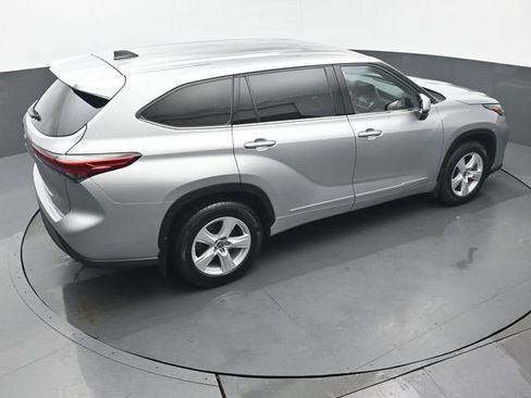 Used 2022 Toyota Highlander LE AWD/4WD image 42