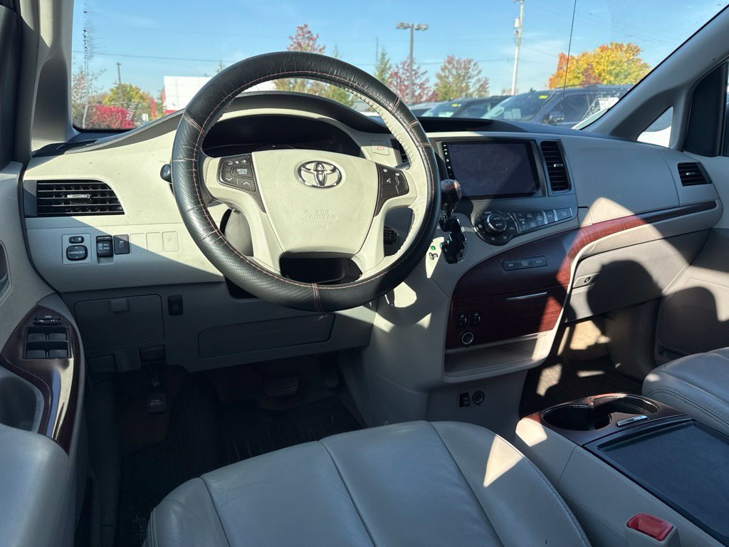 Used 2014 Toyota Sienna XLE AWD/4WD image 10