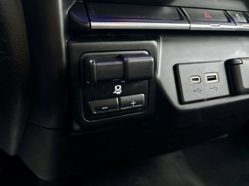 Used 2022 GMC Sierra 3500 SLE w/ SLE Convenience Package image 5