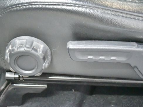 Used 2022 Jeep Wrangler Unlimited Sahara w/ Cold Weather Group image 17