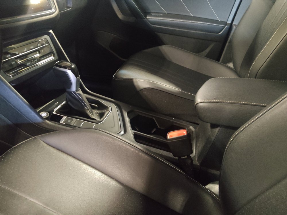 Used 2023 Volkswagen Tiguan SE w/ Panoramic Sunroof Package FWD image 26