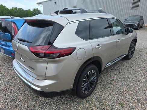Used 2025 Nissan Rogue Platinum w/ Platinum Premium Package FWD image 6