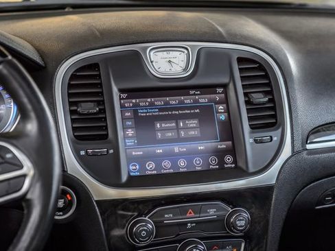 Used 2020 Chrysler 300 Limited image 31