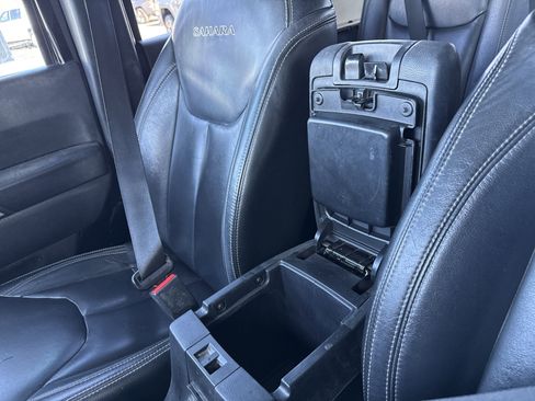 Used 2018 Jeep Wrangler Unlimited Sahara w/ Connectivity Group image 46