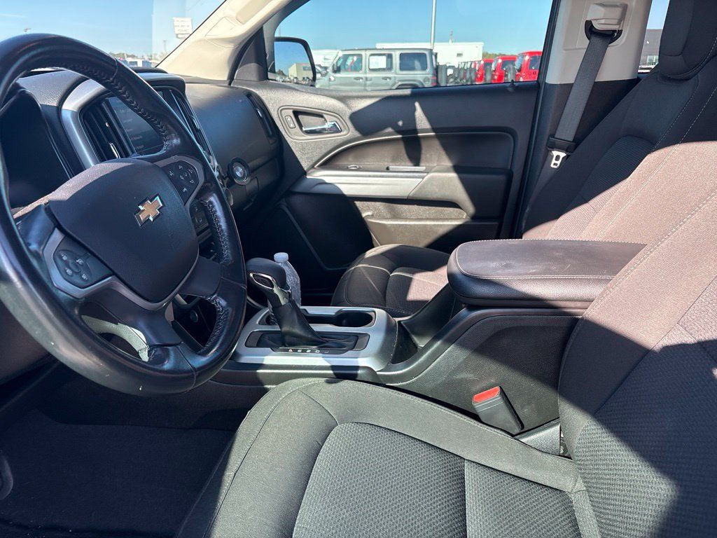 Used 2022 Chevrolet Colorado LT AWD/4WD image 17