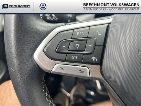 Used 2023 Volkswagen Taos SE w/ Black Wheel Package AWD/4WD image 18