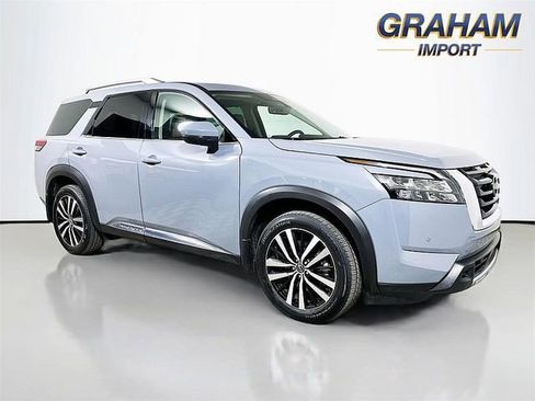 Used 2025 Nissan Pathfinder Platinum w/ Cargo Package AWD/4WD image 1