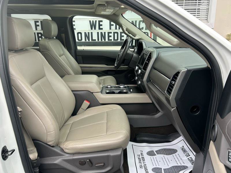 Used 2020 Ford Expedition XLT w/ Equipment Group 202A AWD/4WD image 24