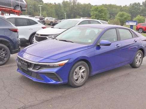 Used 2024 Hyundai Elantra SE FWD image 1