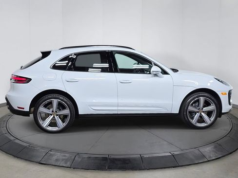 Certified 2025 Porsche Macan AWD/4WD image 8