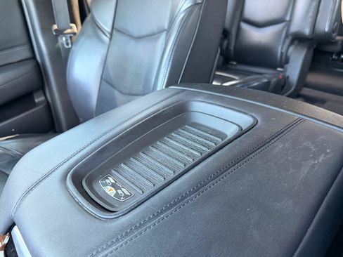 Used 2019 Cadillac Escalade Premium Luxury AWD/4WD image 18