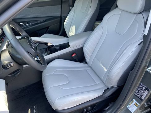Certified 2024 Hyundai Elantra Limited FWD image 11