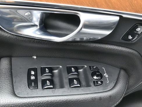 Used 2021 Volvo XC90 T6 Momentum image 27