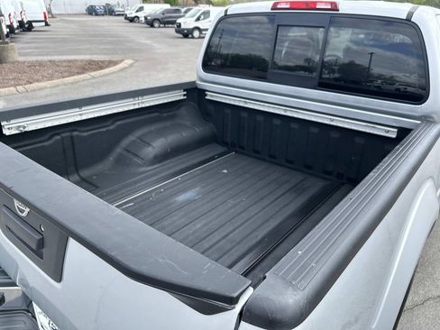 Used 2019 Nissan Frontier SL RWD image 13
