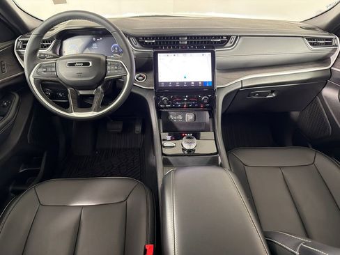 Used 2025 Jeep Grand Cherokee Limited w/ Black Appearance Package image 25