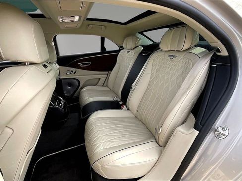 Used 2022 Bentley Flying Spur V8 image 22